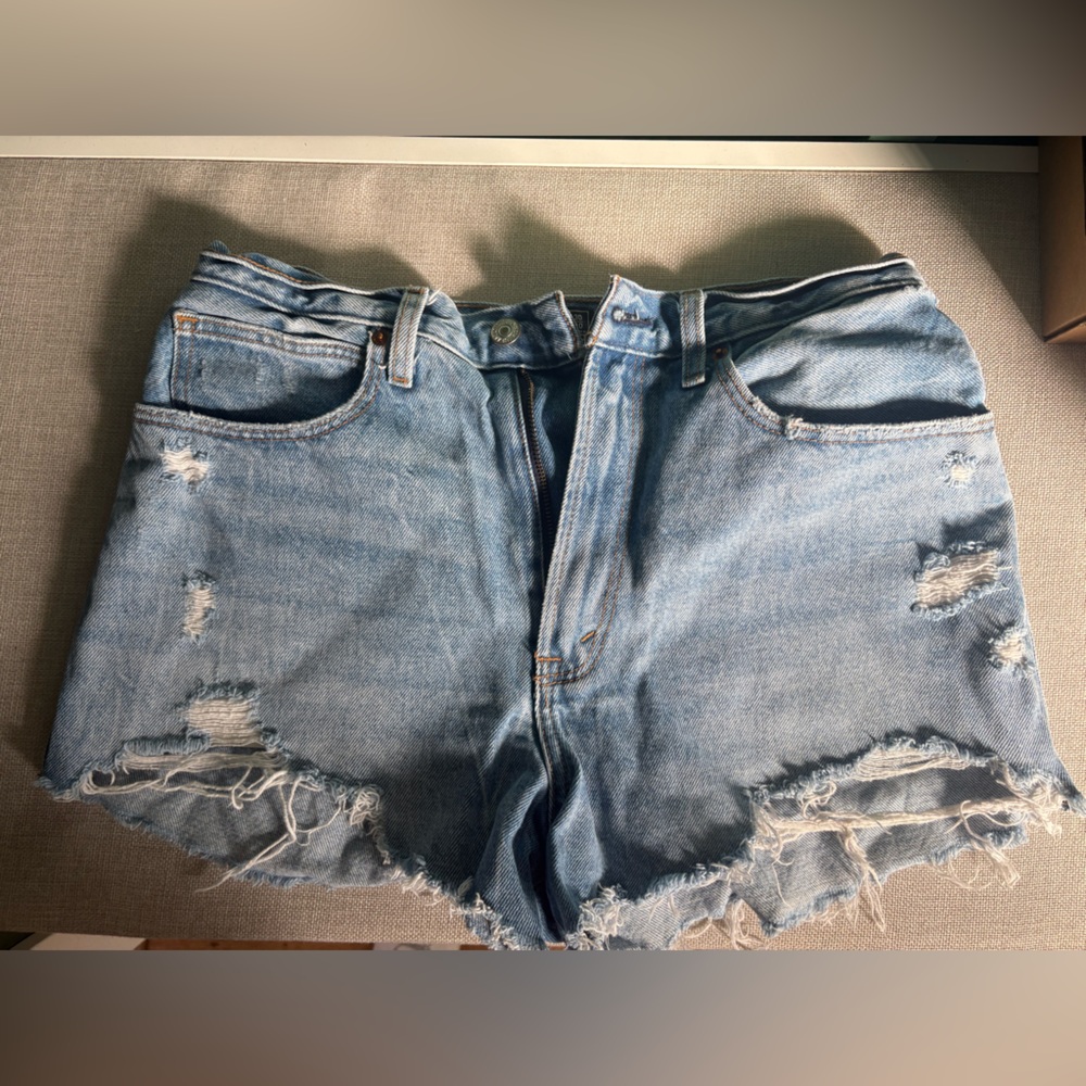 Abercrombie & Fitch Natural rise short